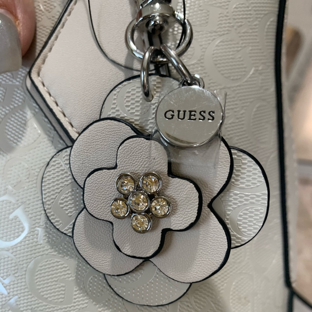 NWT - GUESS Handbag - IVORYπ€π€π€ - Picture 2 of 9